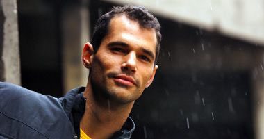La protesta di Romain Mesnil: correre nudo con l'asta