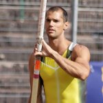 La protesta di Romain Mesnil: correre nudo con l'asta - Thumbnail
