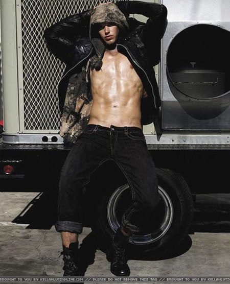 Kellan, da vampiro a modello