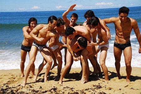Metti dieci ragazzi in spiaggia...