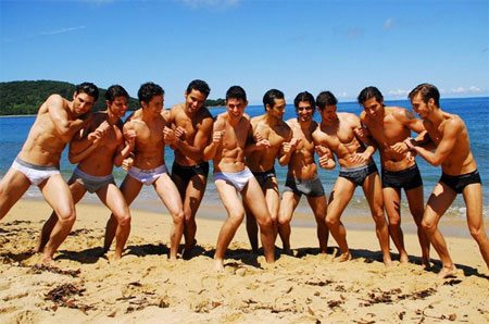 Metti dieci ragazzi in spiaggia...