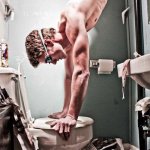 Jhon e gli scatti trash in bagno - Thumbnail