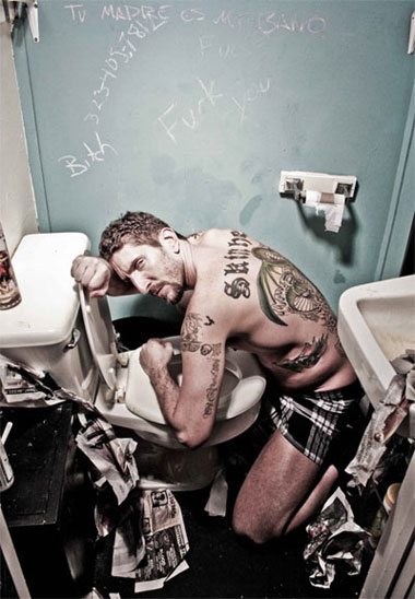 Jhon e gli scatti trash in bagno
