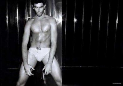 Jesus Luz su L&rsquo;Officiel Homme