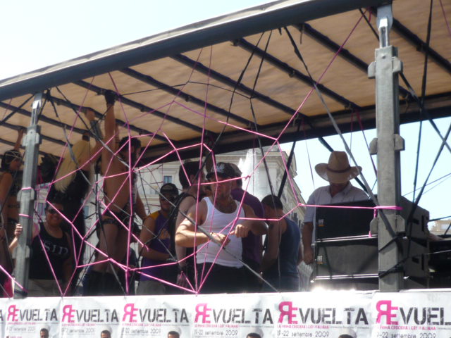 Roma Pride il carro di Revuelta