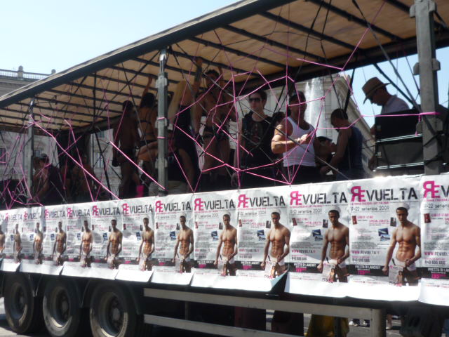 Roma Pride il carro di Revuelta