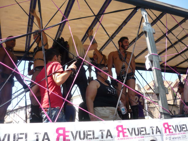 Roma Pride il carro di Revuelta