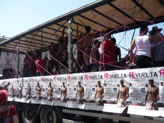 Roma Pride il carro di Revuelta