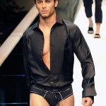 Jesus Luz in Italia sfila per Dolce e Gabbana - Thumbnail