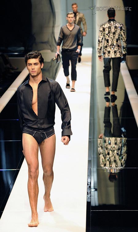 Jesus Luz in Italia sfila per Dolce e Gabbana