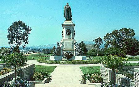 Il feretro di Michael e il cimitero di Hollywood