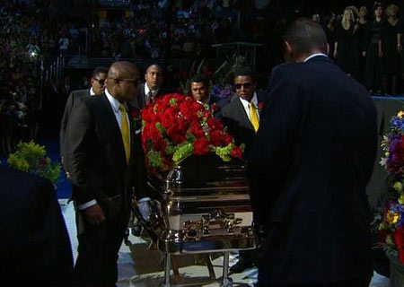Il feretro di Michael e il cimitero di Hollywood