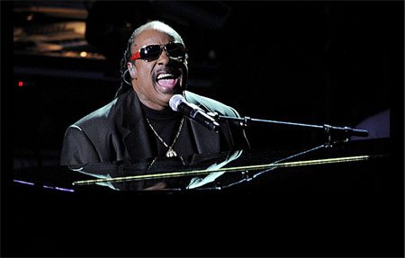 I vip cantano per l'addio a Jackson