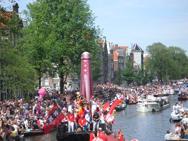 Amsterdam e il suo Gay Pride sui battelli
