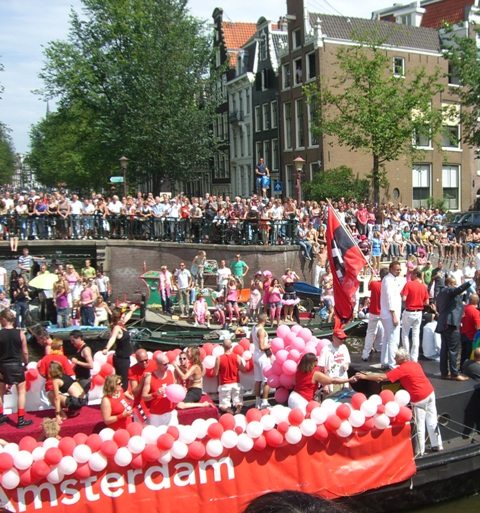 Amsterdam e il suo Gay Pride sui battelli