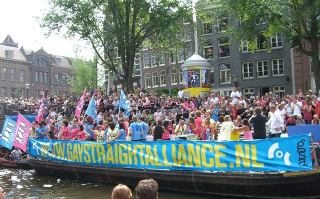 Amsterdam e il suo Gay Pride sui battelli