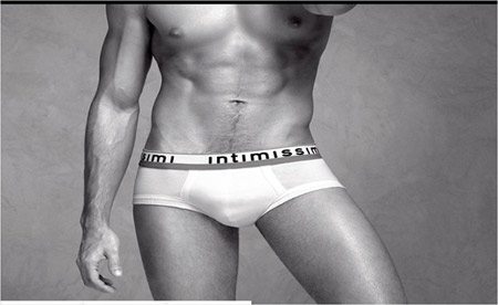 Jesus Luz in slip per Intimissimi