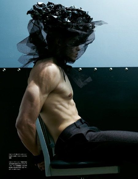 Guerrieri Bondage sulla cover di Vogue Japan