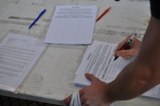 Il sit in al Consolato spagnolo