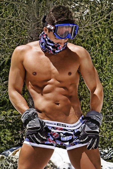 Es affronta il freddo in underwear