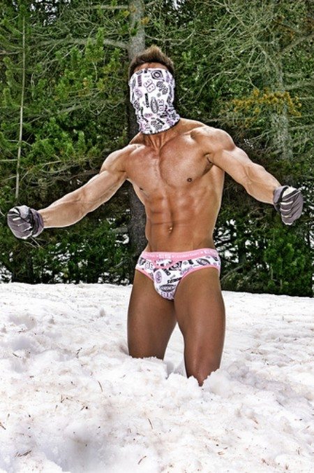Es affronta il freddo in underwear