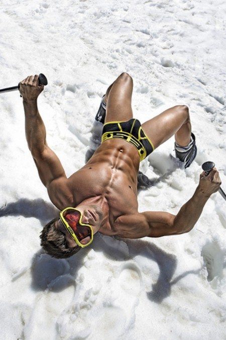 Es affronta il freddo in underwear