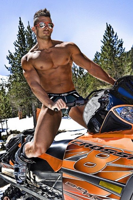 Es affronta il freddo in underwear