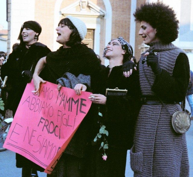 30 anni fa il primo gay pride. Le foto dello storico evento