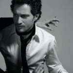 Il fascino di Claudio Santamaria emerge su Vogue Italia - Thumbnail