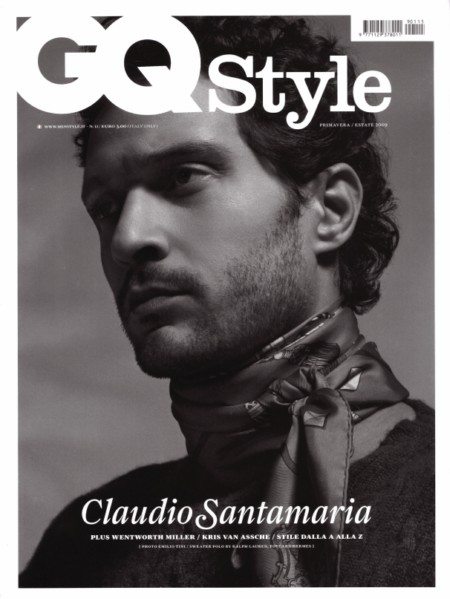 Il fascino di Claudio Santamaria emerge su Vogue Italia