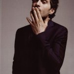 Il fascino di Claudio Santamaria emerge su Vogue Italia - Thumbnail