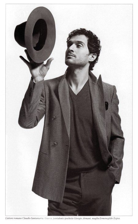 Il fascino di Claudio Santamaria emerge su Vogue Italia