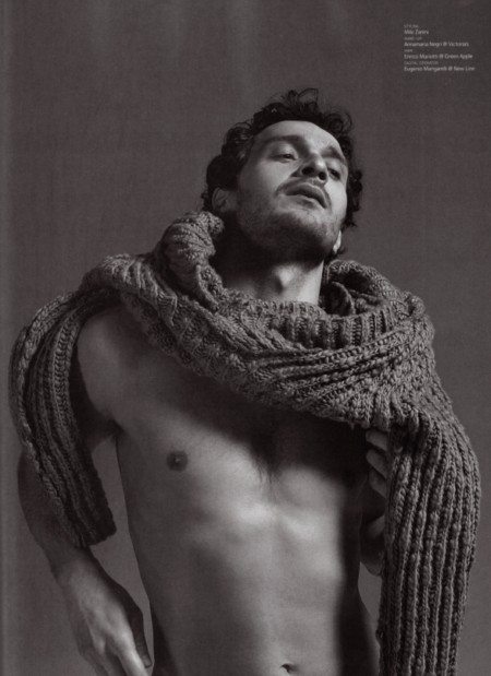 Il fascino di Claudio Santamaria emerge su Vogue Italia