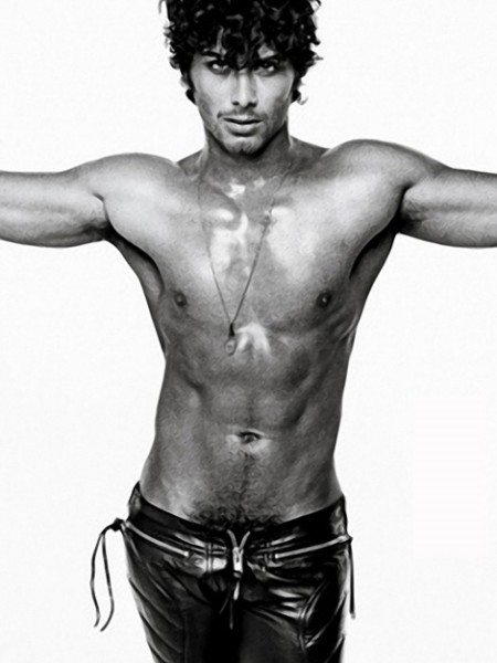Jesus Luz, il boy-toy di Madonna su "L&rsquo;Officiel Homme"