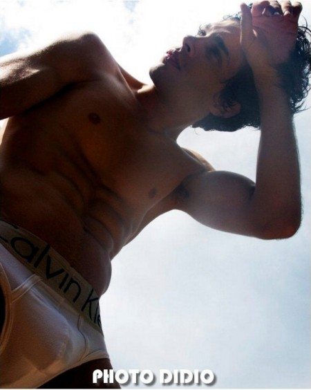 Julian Jil tra capoeira, moda e teatro