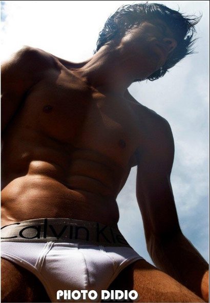 Julian Jil tra capoeira, moda e teatro