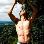 Julian Jil tra capoeira, moda e teatro - Thumbnail