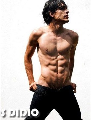 Julian Jil tra capoeira, moda e teatro