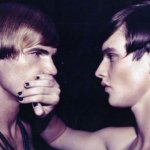 Pistole, caramelle e nudit&agrave; per Steven Klein - Thumbnail