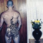 Pistole, caramelle e nudit&agrave; per Steven Klein - Thumbnail