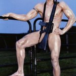 Pistole, caramelle e nudit&agrave; per Steven Klein - Thumbnail