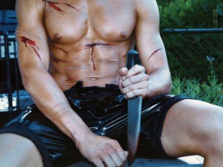 Pistole, caramelle e nudit&agrave; per Steven Klein