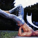 Pistole, caramelle e nudit&agrave; per Steven Klein - Thumbnail