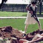 Pistole, caramelle e nudit&agrave; per Steven Klein - Thumbnail