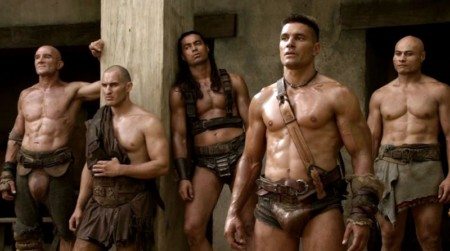 Prima scena di sesso gay tra gladiatori in "Spartacus"