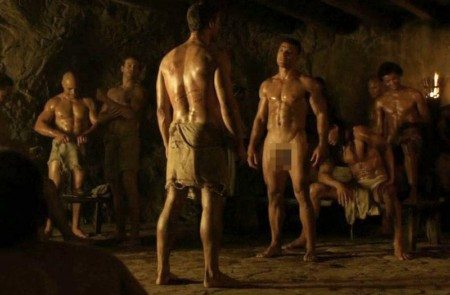 Prima scena di sesso gay tra gladiatori in "Spartacus"