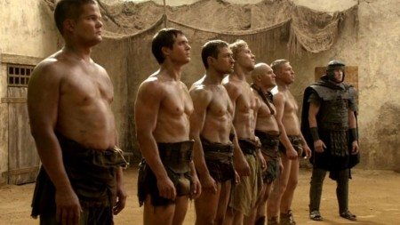 Prima scena di sesso gay tra gladiatori in "Spartacus"
