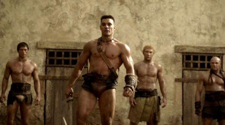 Prima scena di sesso gay tra gladiatori in "Spartacus"