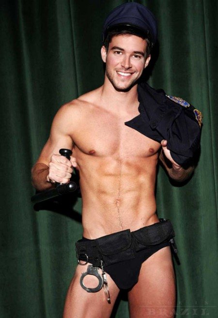 Bernardo, pompiere e poliziotto "for gay only"
