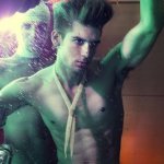 I ragazzi di Gamos, nudi e super-accessoriati - Thumbnail